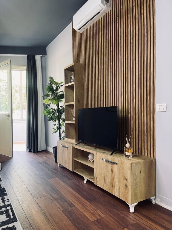 JAPIM APARTMENT 2+1 ME QIRA TE KOPSHTI BOTANIK!