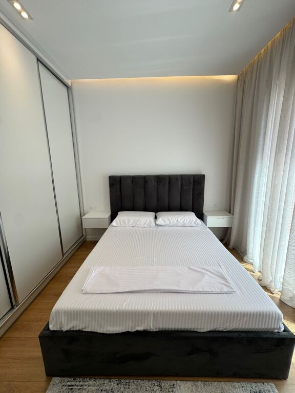 Jepet me Qira Apartament 1+1 me Verandë tek Kompleksi Delijorgji
