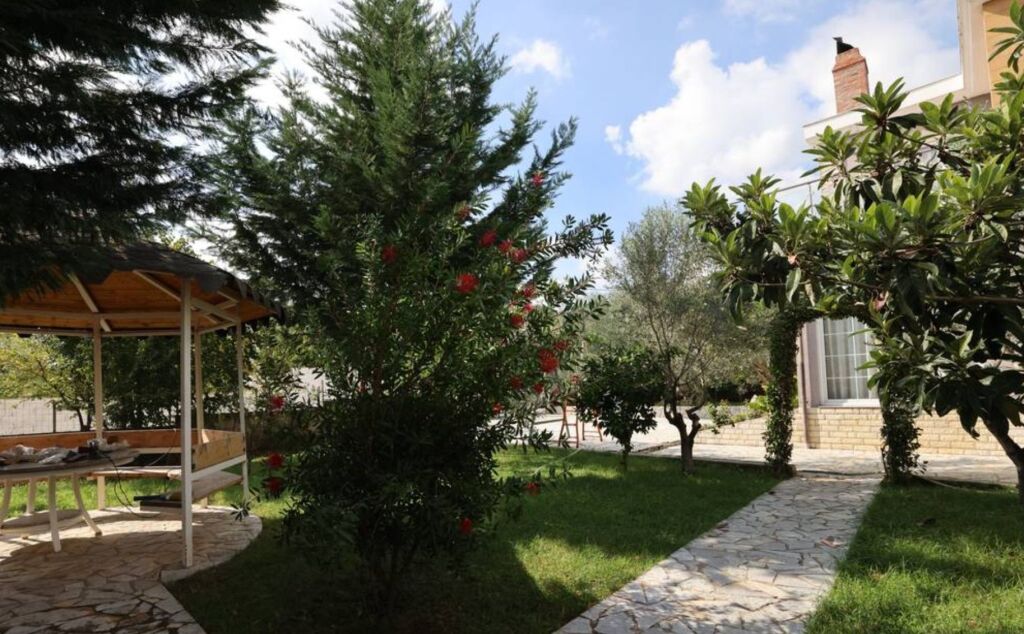 VENDESI SUPER VILLA IN VENDITA