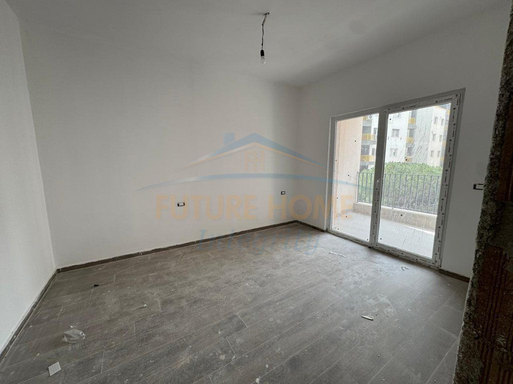 Affitto, Appartamento 1+1 per Uffici, Complesso Aura, Tirana.