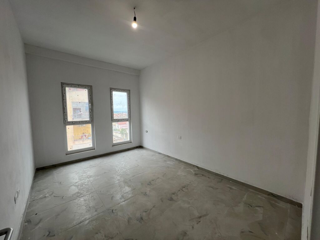 Appartamento 2+1+2 “Laprakë” in vendita, Tirana