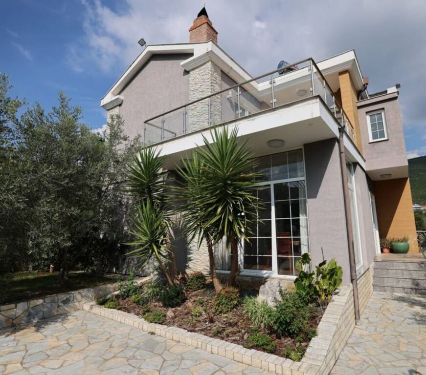 VENDESI SUPER VILLA IN VENDITA