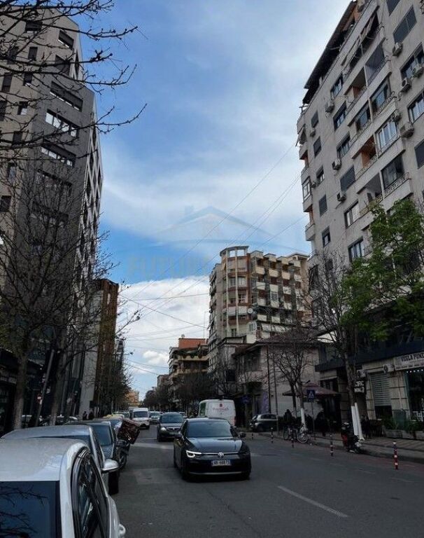 For sale, Apartment 1+1, Barrikadave Street, Tirana.