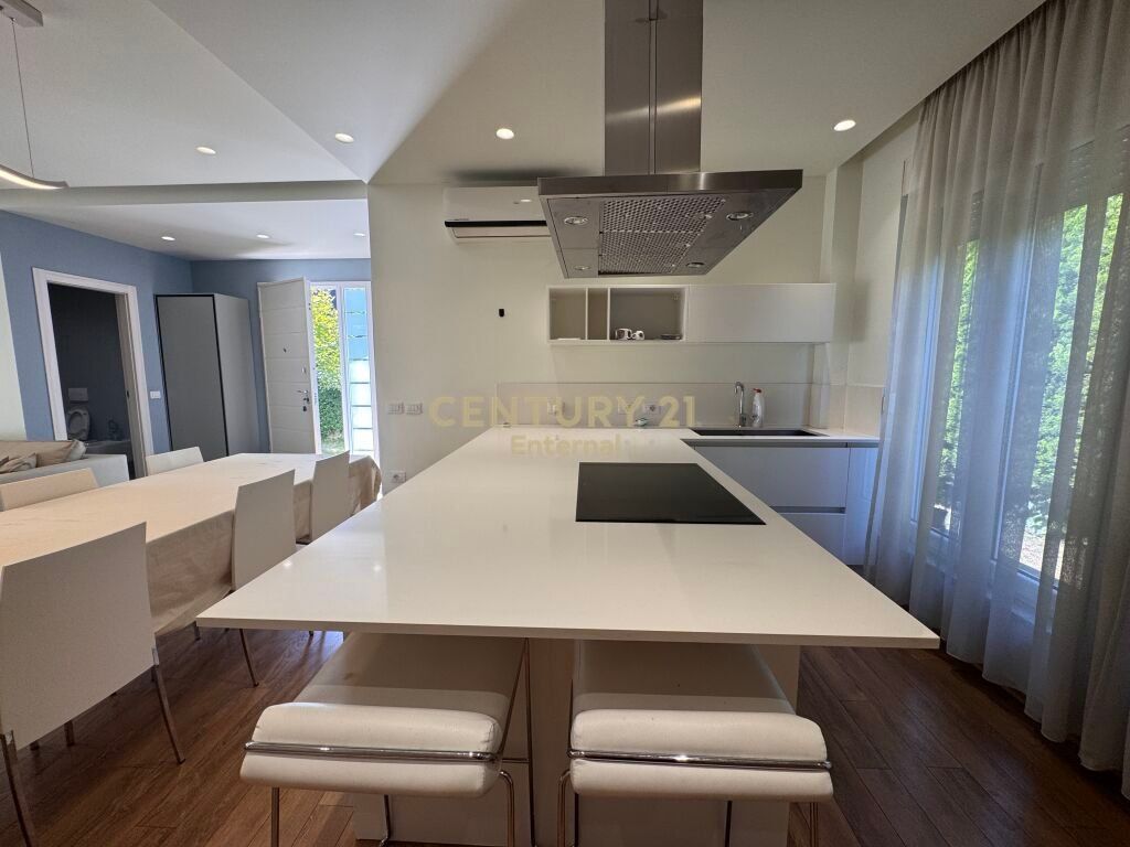 Luxury villa for rent near Teg