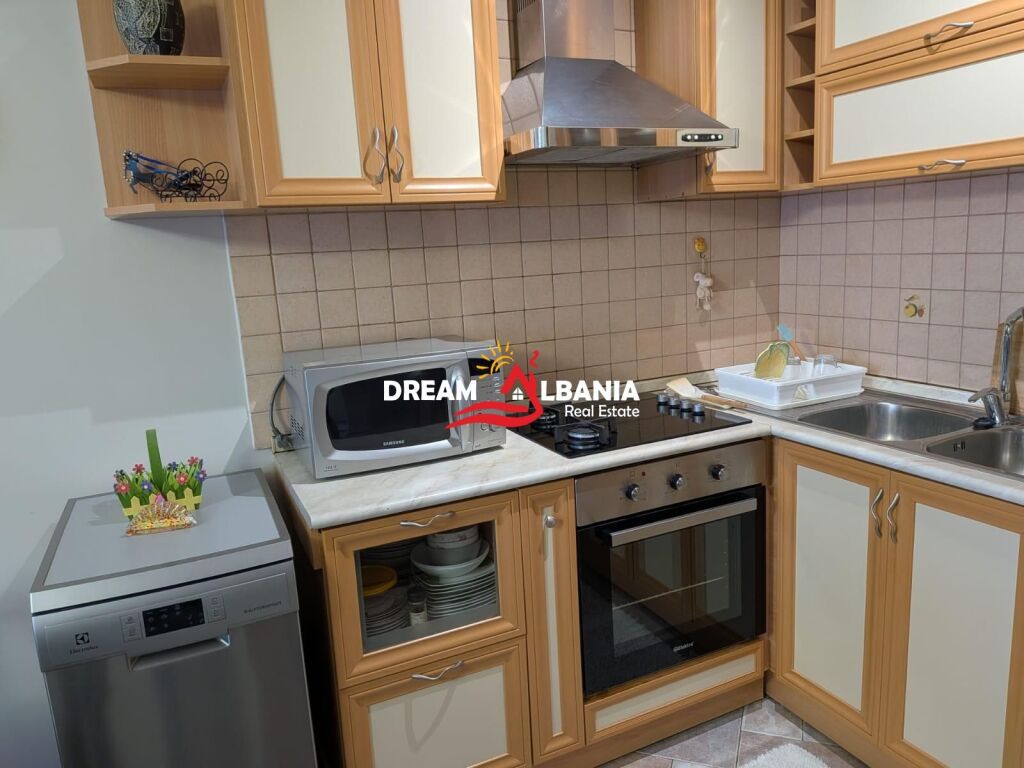 Jepet me Qera Apartament  1+1 tek Rruga e Elbasanit, pranë Shkollës së Baletit ( ID 4211819 )