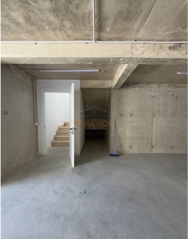 Affitto, Villa su 3 piani, TEG