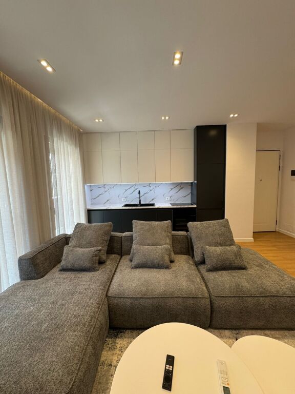 Jepet me Qira Apartament 1+1 me Verandë tek Kompleksi Delijorgji