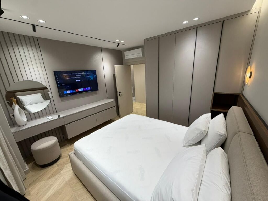 🏡 Jepet me qira apartament super luksoz 1+1 📍 Myslym Shyri, Rruga Him Kolli💶 Çmimi: 85,000 lek/muaj