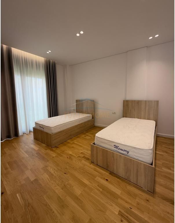 Affitto, Villa su 3 piani, TEG