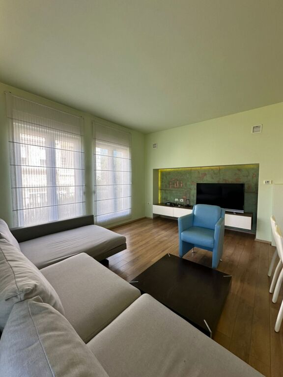 VILLA DI 4 PIANI IN AFFITTO – White House, TEG