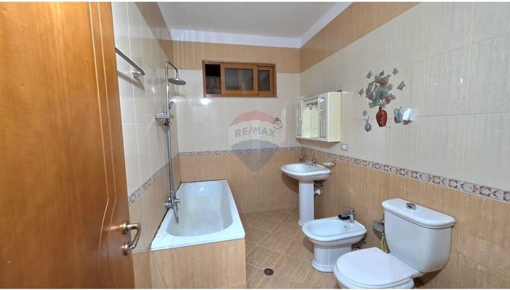 Apartment 1+1 - For Sale - Main Boulevard, Vlorë