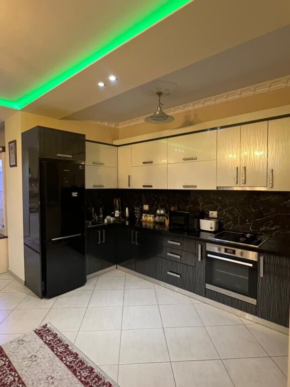✨ Jepet me qira Apartament 2+1+2 – Fresk, pranë Market Xhangolli! ✨
