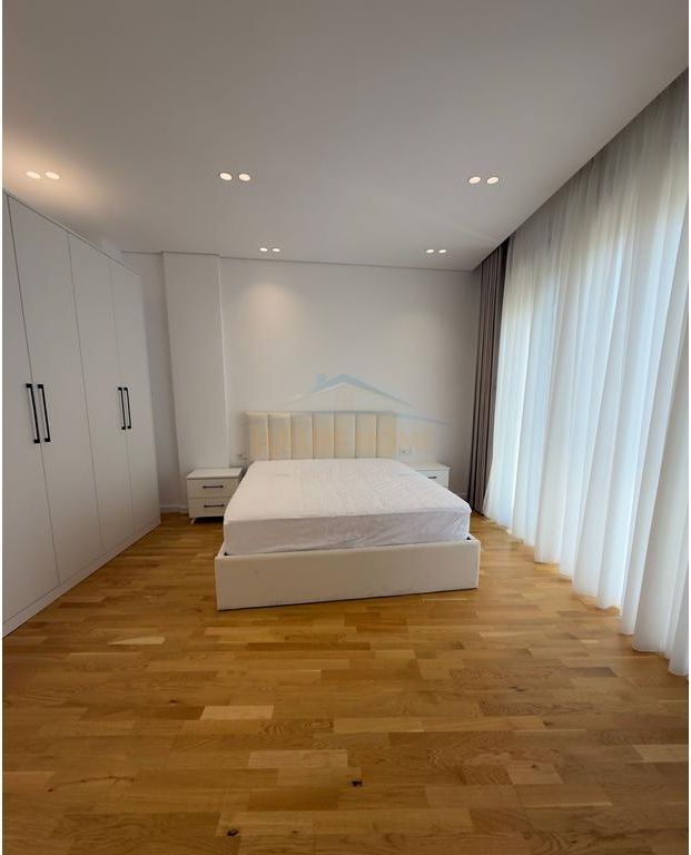 Affitto, Villa su 3 piani, TEG