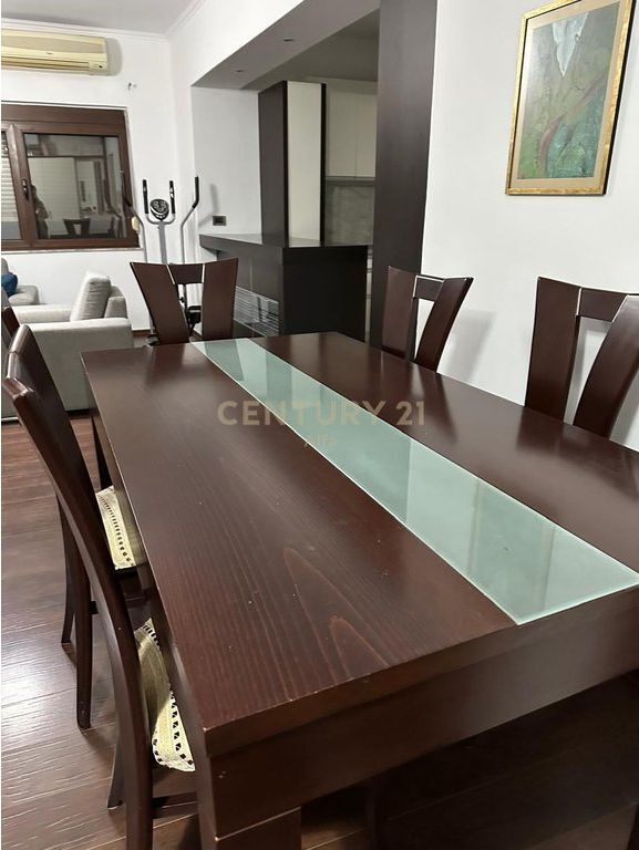 JEPET PER QIRA, APARTAMENT 2+1+2, RRUGA E ELBASANIT 890 € /Muaj Sip. Totale  115m2
