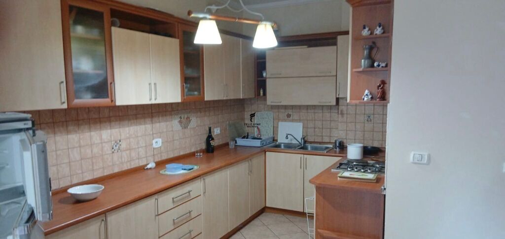 UFFICIO IN AFFITTO 120M2 CENTRO 120.000 LEKE FH-71006