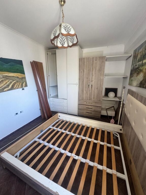 Apartment 2+1+2 for rent near Komuna e Parisit close to the Garden
