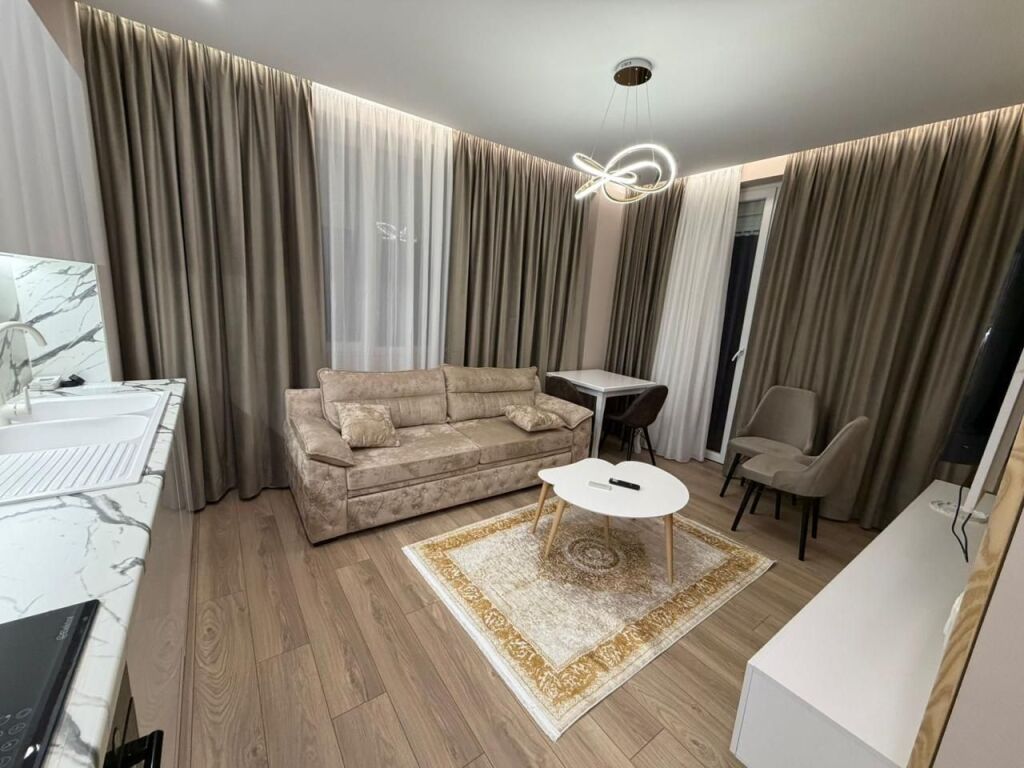Jepet me qira Apartament 1+1 ne astir