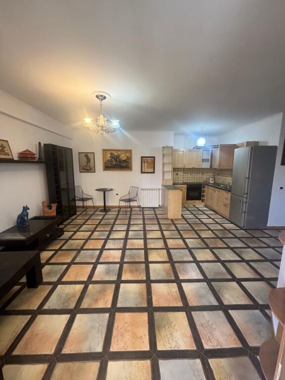 Apartment 2+1+2 for rent near Komuna e Parisit close to the Garden
