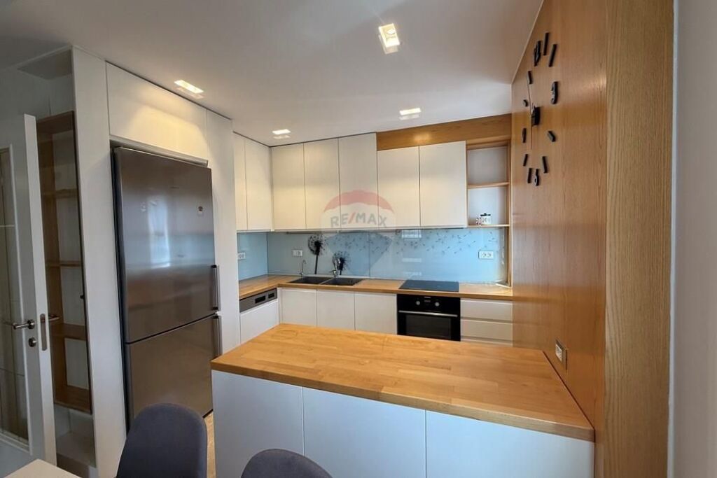 Apartament modern 3+1+2 me 2 poste parkimi komuna e parisit