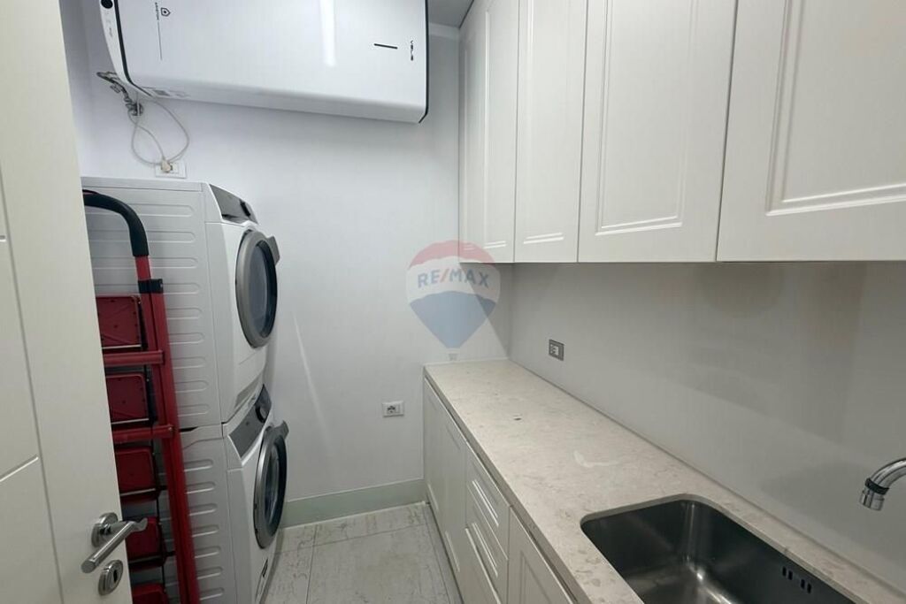 Apartament modern 3+1+2 me 2 poste parkimi komuna e parisit