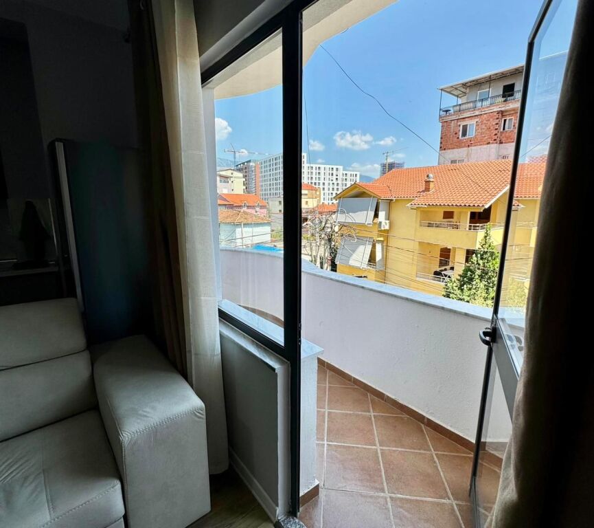 Appartamento in Affitto: 2+1 📍Don Bosko (Vicino alla Scuola Vace Zela) - 2° Piano - 60.000 Lek - Edificio 2010 - Superficie 90m² || 100% Nuovo e Recentemente Ristrutturato ✨