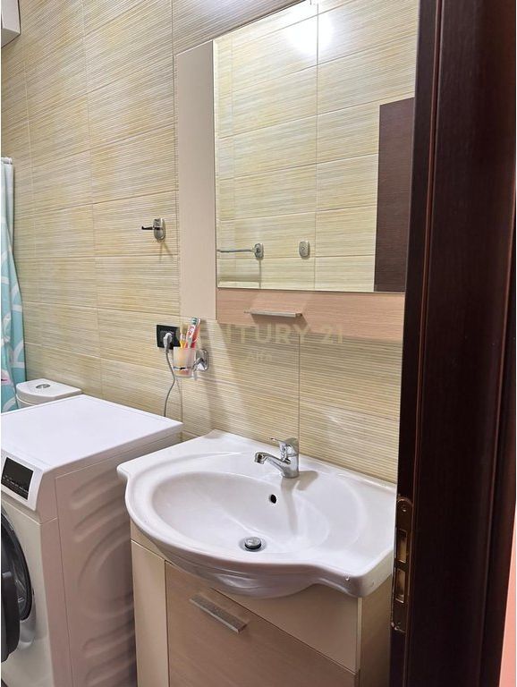 JEPET PER QIRA, APARTAMENT 2+1+2, RRUGA E ELBASANIT 890 € /Muaj Sip. Totale  115m2