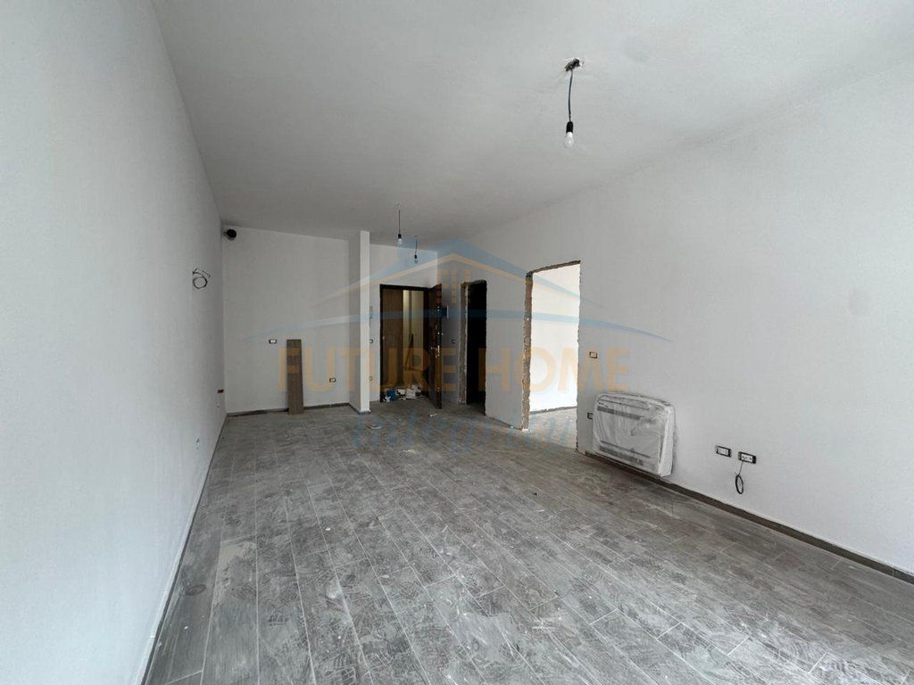 Affitto, Appartamento 1+1 per Uffici, Complesso Aura, Tirana.