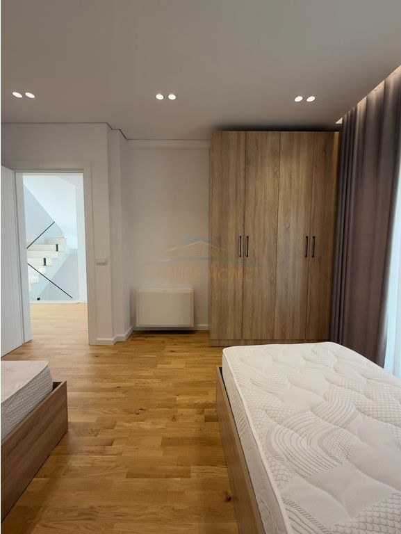 Affitto, Villa su 3 piani, TEG