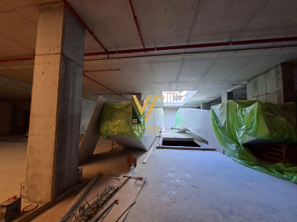 LOCALE COMMERCIALE IN VENDITA 1.100 M2 IN CENTRO 495.000 EURO
