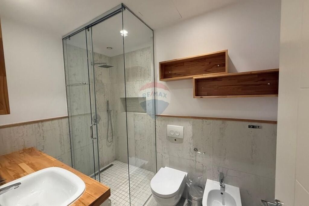Apartament modern 3+1+2 me 2 poste parkimi komuna e parisit