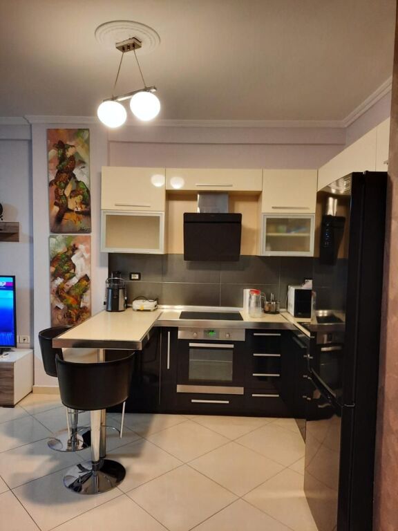 APARTAMENT 2+1 ME QERA TEK KODRA E DIELLIT