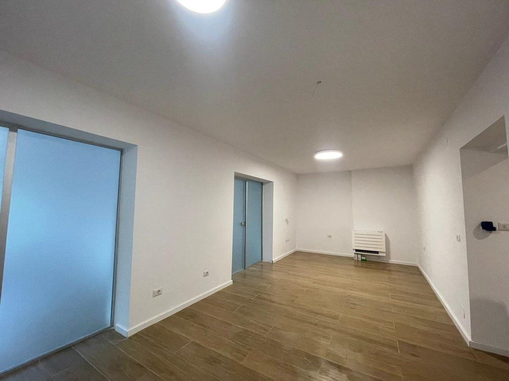 We have for rent, Business Premises, on "Asim Vokshi" street opposite the "Harry T. Fultz" Institute