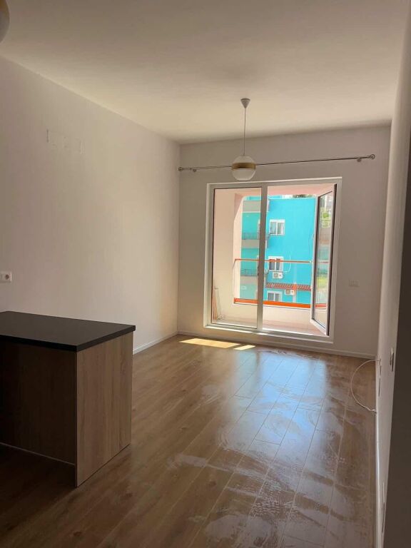 Jepet me qera Apartament 1+1 me qera te Ali Dem/ Mangalemi