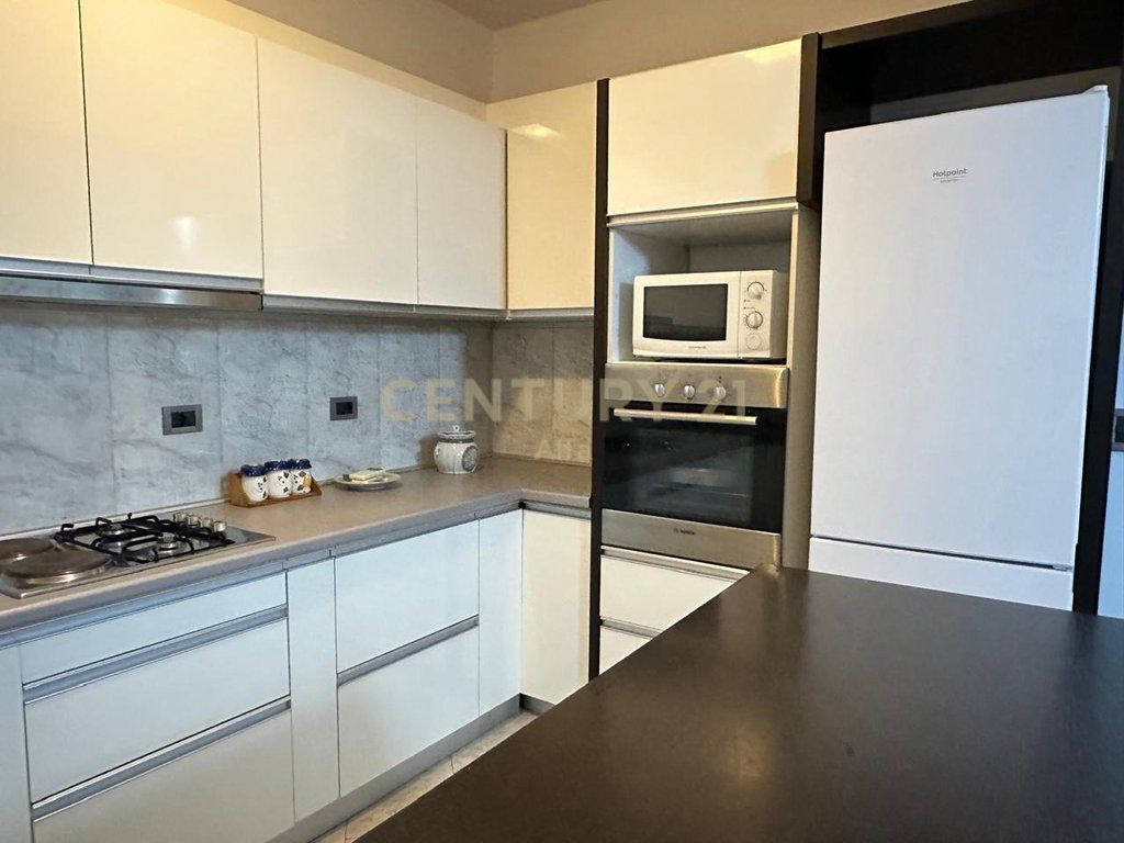 JEPET PER QIRA, APARTAMENT 2+1+2, RRUGA E ELBASANIT 890 € /Muaj Sip. Totale  115m2