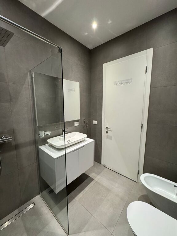 Jepet me Qira Apartament 1+1 me Verandë tek Kompleksi Delijorgji