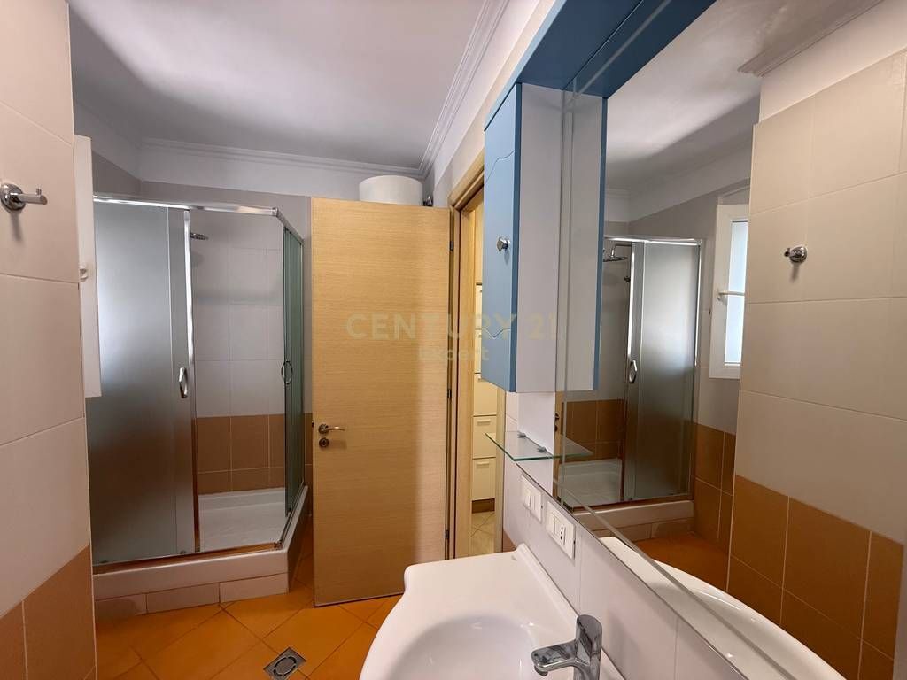 Apartament 1+1 për qira në zonën e 21 Dhjetorit