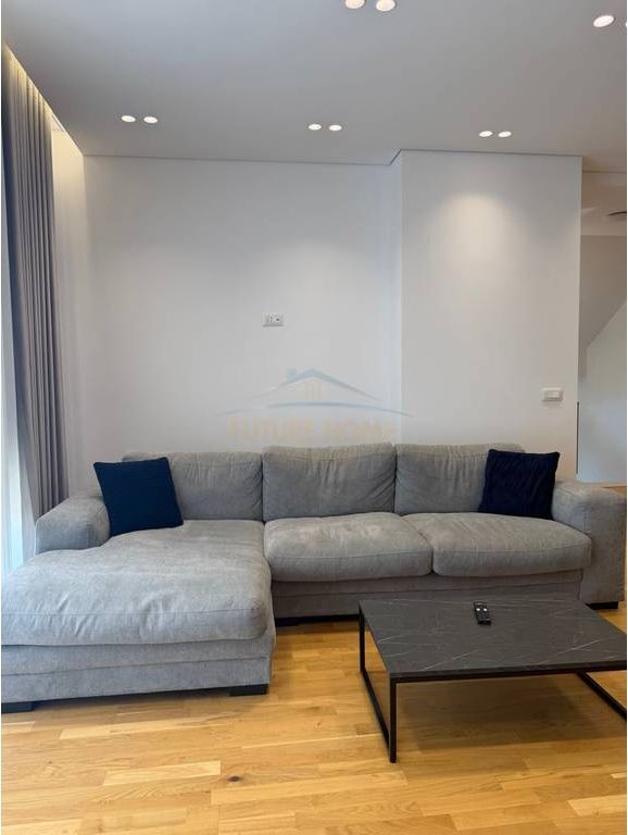 Affitto, Villa su 3 piani, TEG