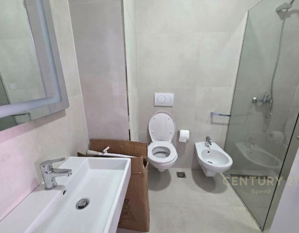 Ofrojme me qera apartament 2+1+2+ post parkimi - Още