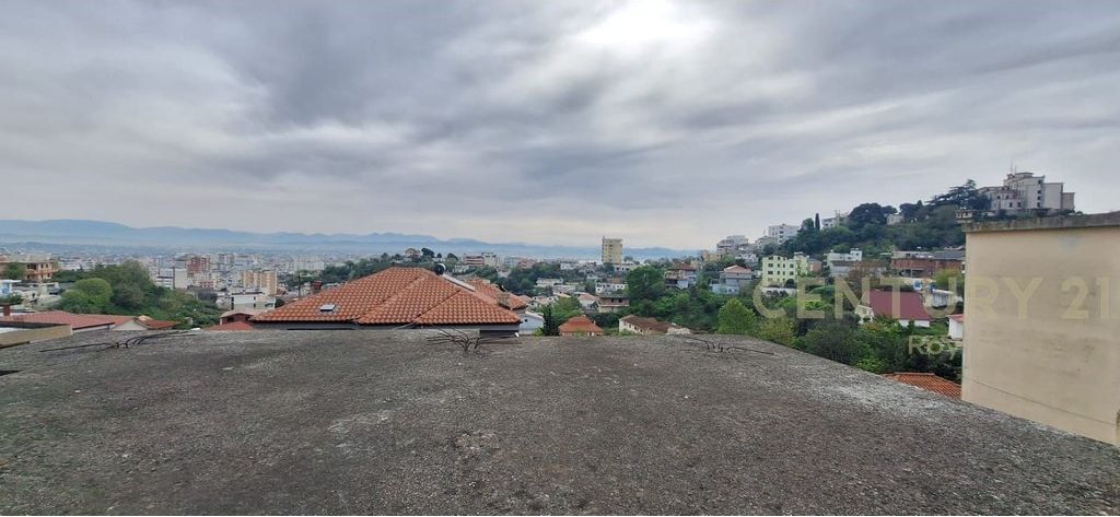 2-Storey Building for Sale in Karabinaje Phase – Durrës (Vila e Zogut)