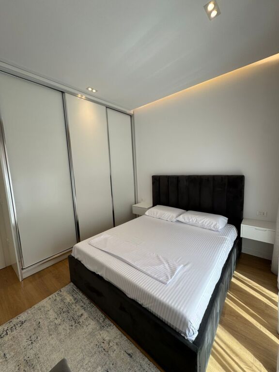 Jepet me Qira Apartament 1+1 me Verandë tek Kompleksi Delijorgji