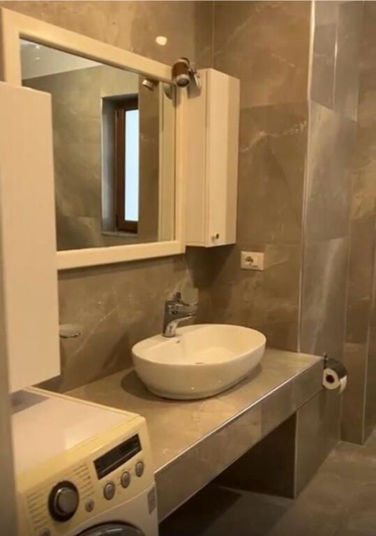 🏡 Garsoniere me qira  📍 Zona: Yzberisht💰 Çmimi: 35,000 lekë / muaj