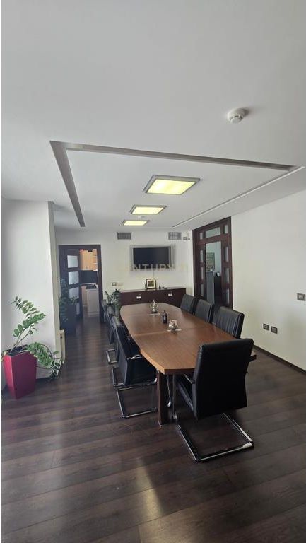 Locale per ufficio in affitto a Bllok