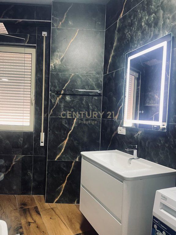 APARTAMENT 2+1+2 ME QIRA TEK KOPSHIT BOTANIK