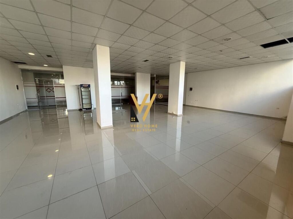 JEPET AMBIENT BIZNESI 220 M2 ME QERA NE PASKUQAN 75.000 LEKE