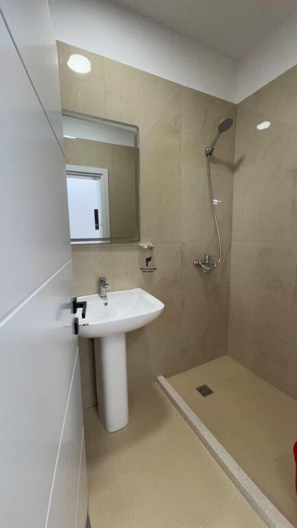 APARTAMENT ME QERA 2+1 21 DHJETORI 70.000 LEKE FH-71383