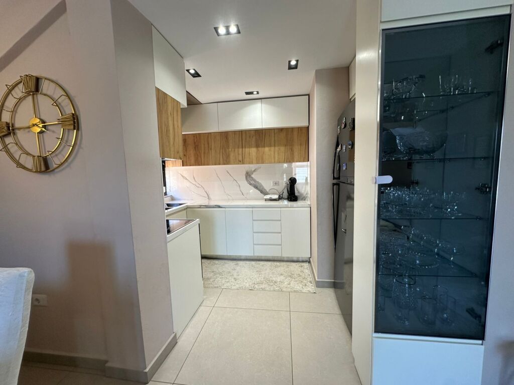 🏡 Appartamento Premium 2+1 con Veranda – Via Marie Logoreci, Tirana