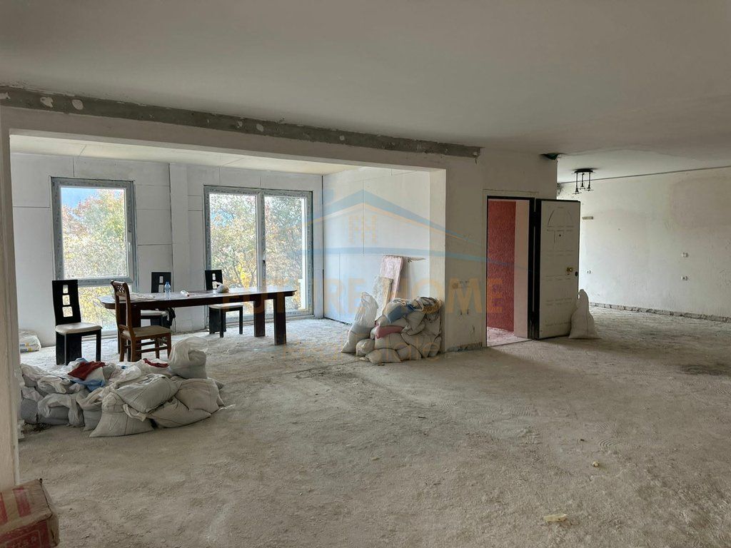 Kreu / Pronat / UNA68212  Kërko Për Apartamente, Toka, Vila, Zyra Për Shitje Ose Qira  Qera, Vilë 5-Katëshe, Kodra e Diellit 2