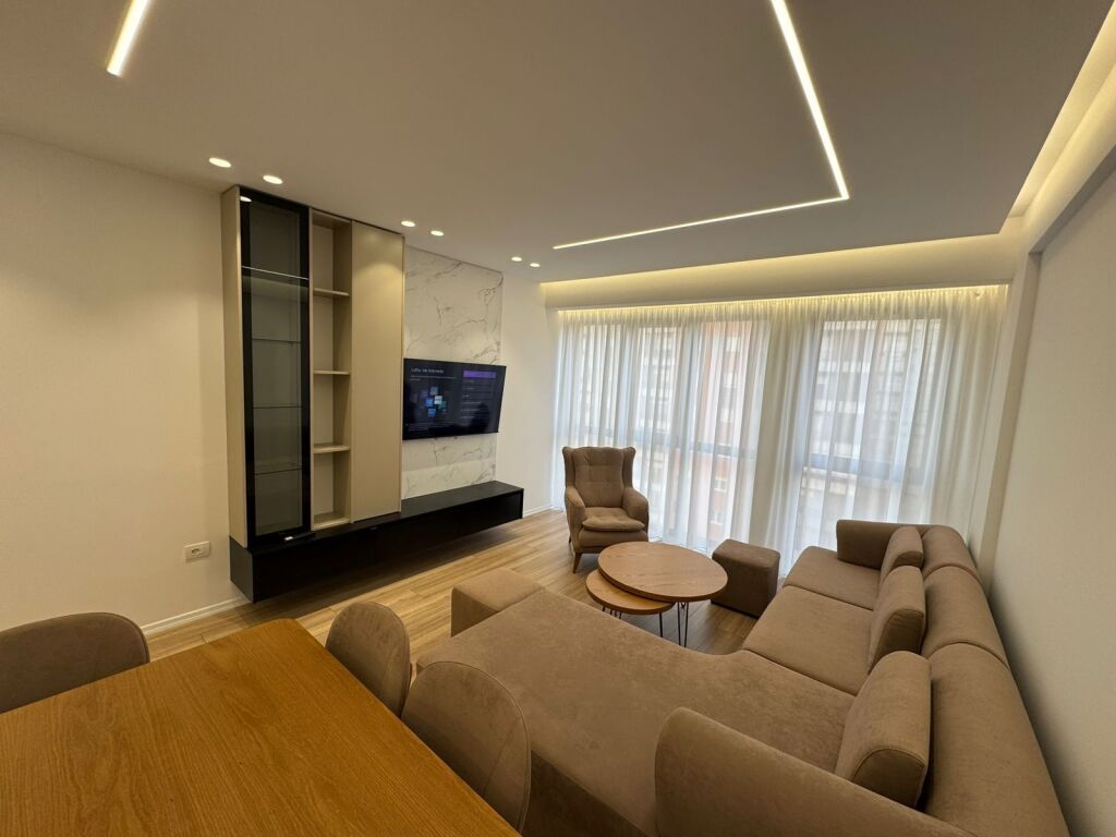 ✨ Jepet me qera 2+1 në📍 Astir (Urban Gate)🛋️ Sapo i mobiluar, gjithçka e re – gati për banim