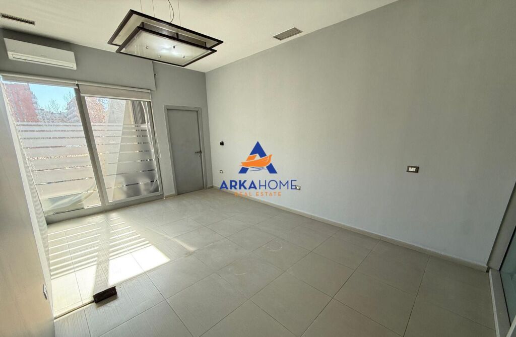 UFFICIO IN AFFITTO 220M2 "DI FRONTE A DELIJORGJI" 4400 EURO