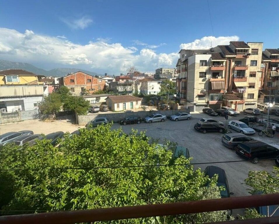 Affitto, Appartamento 2+1, Laprakë, vicino alla scuola “Aleks Buda”!
